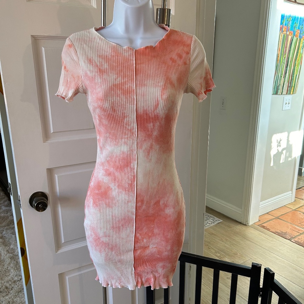 Princes Polly Size 4 Pink White Tie Dye Lettuce Hemmed Short Sleeve Mini Dress
